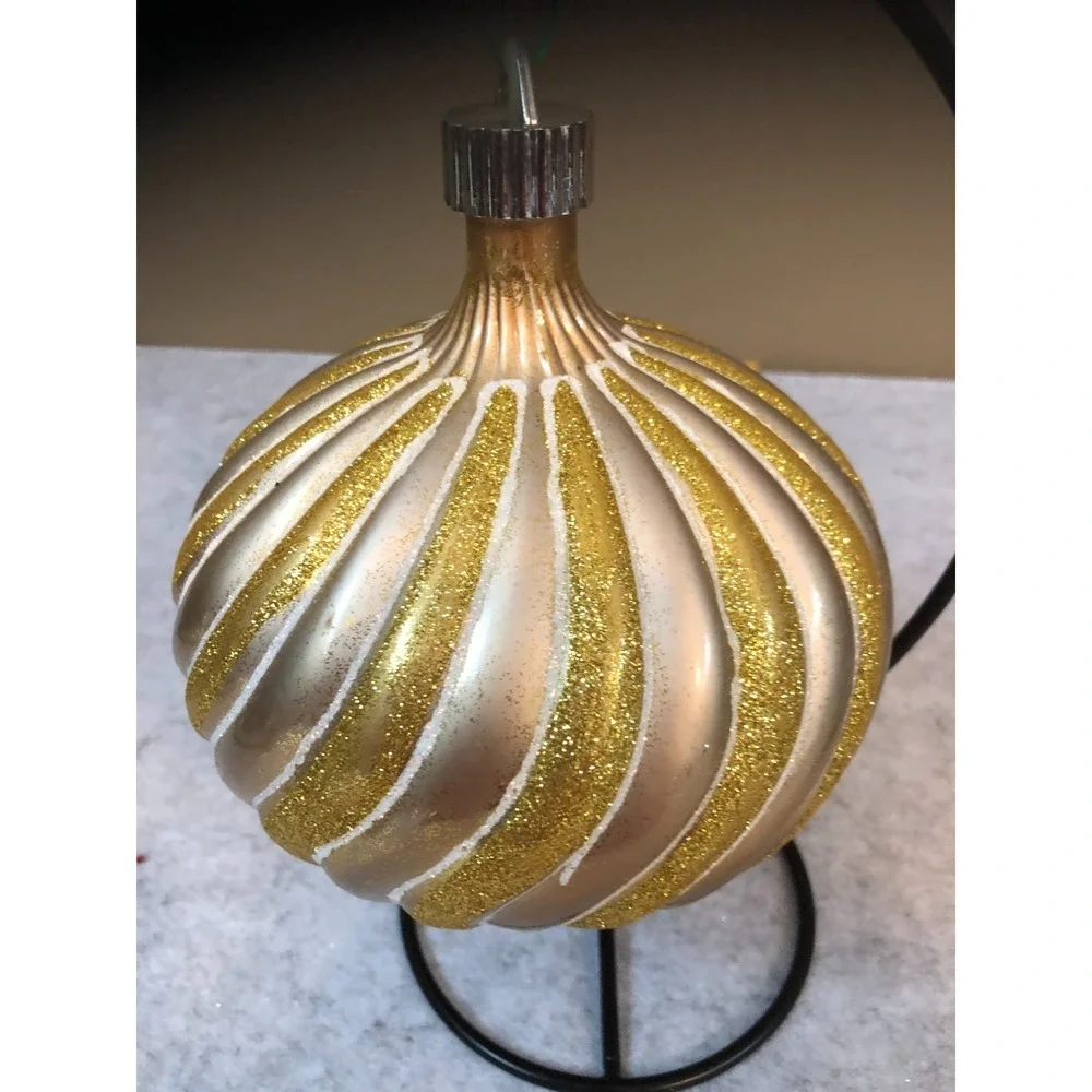 One (1) ~ Jumbo Christmas Ornament ~ 6.75